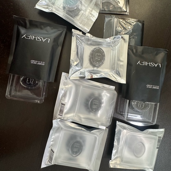 LASHIFY Eyelash Collection in Black and Silver Packaging - Picture 1 of 1